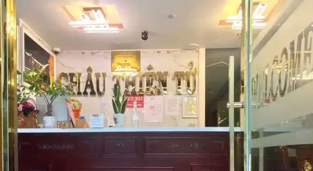 RedDoorz Chau Thien Tu 1 Hotel, Забронировать Отель Отели Танбинь с парковкой, Парковка