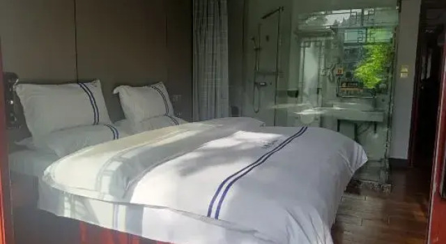 Номер Standard с балконом и с видом на реку Fengyuan Yuanjiangjing Hotel