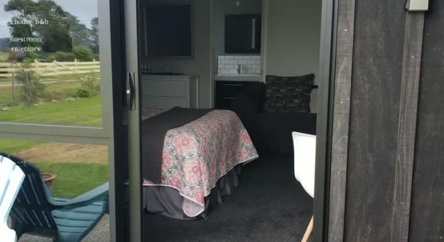 Blackhouse Guesthouse, Забронировать Гостевой дом Гостевые дома Хокитика, Гостевой дом