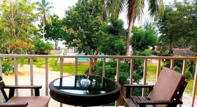 Кровать в общем номере с балконом Pranmanee Beach Resort
