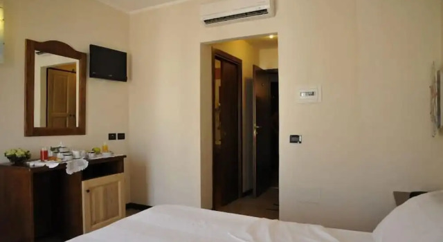 Трёхместный номер Standard с балконом Hotel Fly