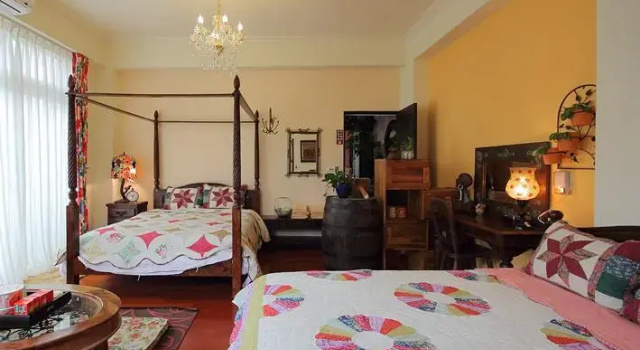 Кровать в общем номере Hualien Paris Home B&B