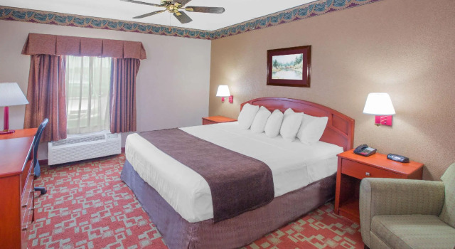 Двухместный номер Standard Days Inn by Wyndham Denham Springs-Baton Rouge East