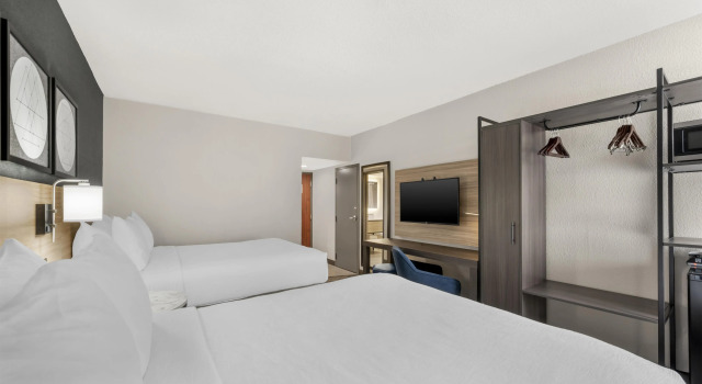 Четырёхместный номер Standard Best Western Plus Indianapolis NW Hotel