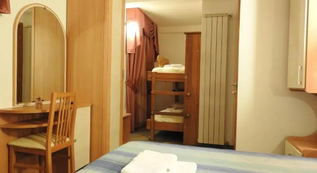 Четырёхместный номер Standard с балконом Casa Hotel Civitella