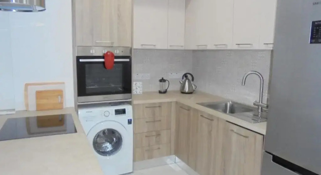 Апартаменты Kermia Court - Beach-front, modern 2 bedroom -sleeps 6
