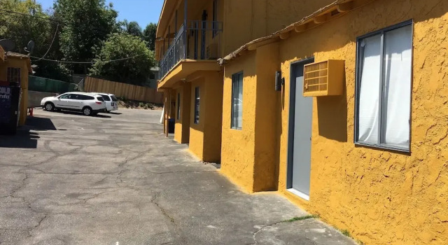 Universal Inn