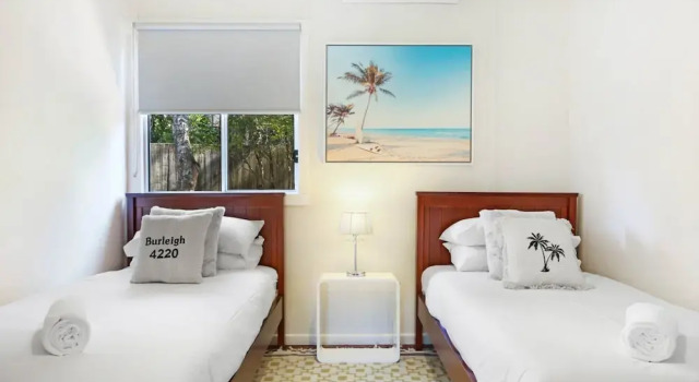 2-bed Beach House in Burleigh Heads Amidst Nature, Prenota Appartamento Hotel a Queensland con parcheggio, Parcheggio