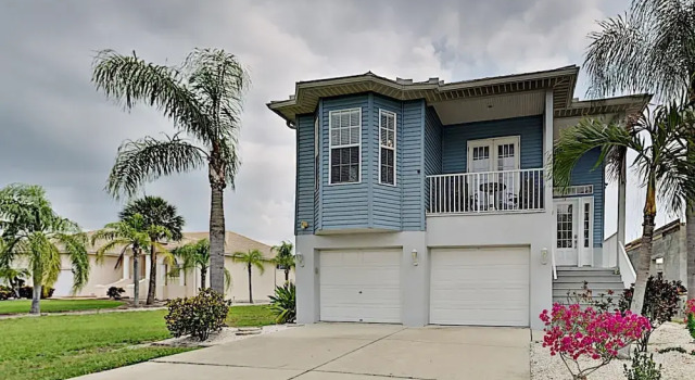 Immaculate Canal W/ Pool, Dock & Game Lounge 4 Bedroom Home, Book Hotel Hoteller i Apollo Beach med pool, Swimmingpool