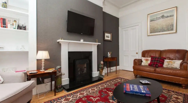 Charming 2-br Flat for 4 in Quiet Corstorphine, Prenota Hotel Corstorphine Edimburgo