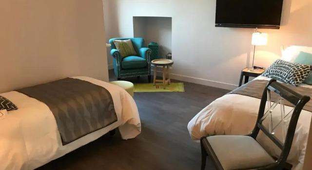 Четырёхместный номер Comfort LOGIS Hotel-Restaurant Le Relais dAligre