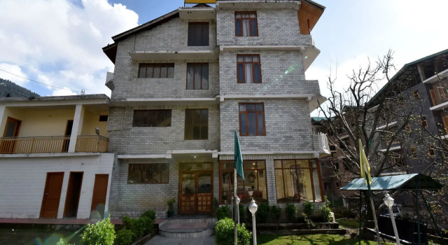 OYO 12425 Neha Palace, Забронировать Отель Недорогие отели Манали, недорого