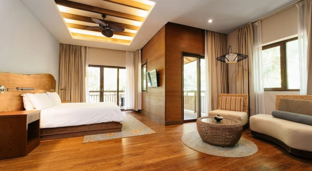 Двухместный полулюкс Indura Beach & Golf Resort, Curio Collection by Hilton