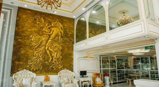 Royal Beach Hotel by THG