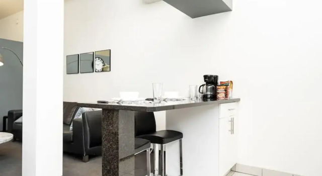 Premium 2BD Loft DT Prking Rooftop Patio BBQ Gym, Prenota Hotel Winnipeg Manitoba, vicino a Shaw Field