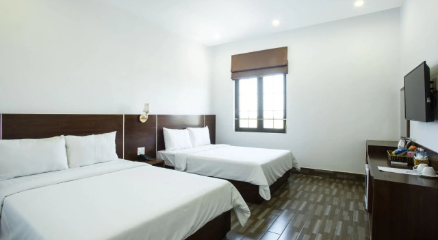 Red Coral Ha Long Hotel