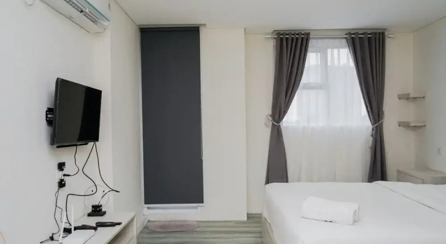 Warm And Cozy Studio Bintaro Icon Apartment, Book Apartment Hotels in South Tangerang with a Pool, Swimming Pool