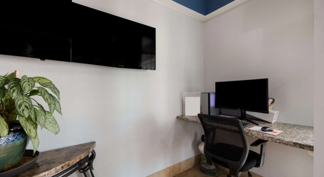 Comfort Inn North, Book Hotel Hoteller i Edmond med parkering, Parkering