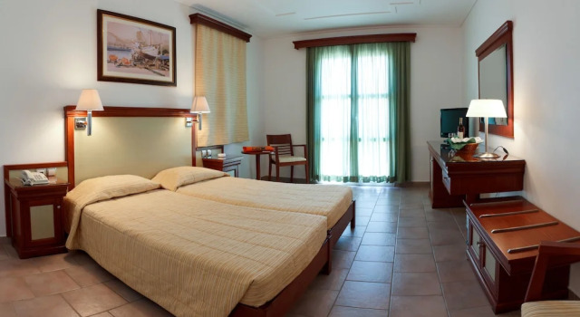 Двухместный номер Standard с балконом Arion Hotel