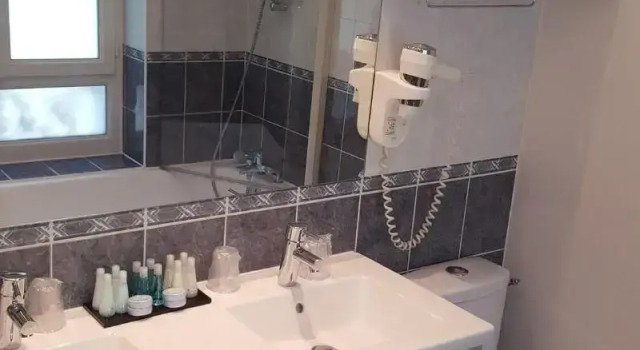Четырёхместный семейный номер Standard Hotel Saint Cyr Etoile