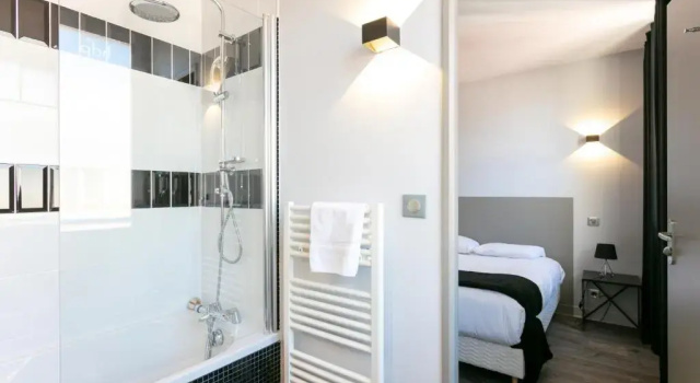 Hôtel De Paris, Book Hotel Hoteller i Étang de Thau med pool, Swimmingpool