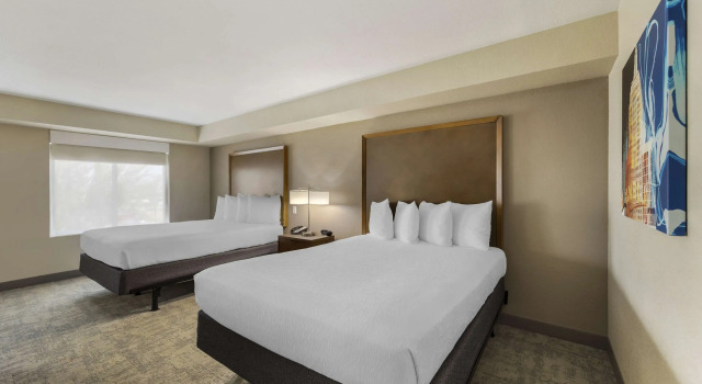 Четырёхместный номер Standard Best Western Plus Henderson Hotel