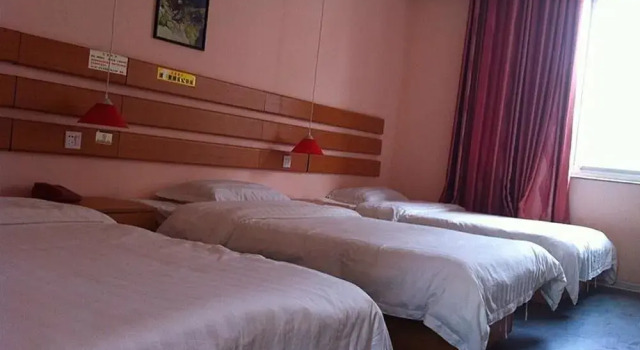 Saifel Business Hotel (Jinan Qilu Hospital Baotu Spring Store)(赛菲尔商务宾馆(济南齐鲁医院趵突泉店)), Prenota Hotel Hotel a Shandong con parcheggio, Parcheggio