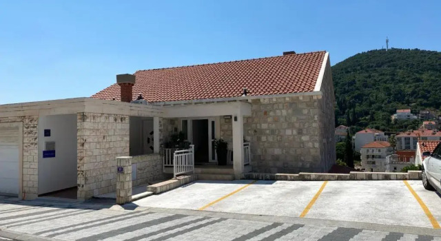 Апартаменты с 2 комнатами с балконом и с видом на море Apartment Sandra