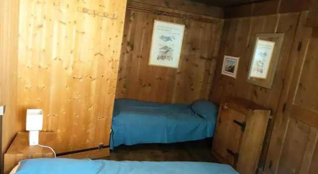 Chalet La Gayolle - Chalets pour 12 Personnes 96, Book Chalet Hoteller i Rhône-Alps med parkering, Parkering