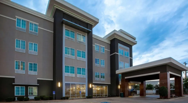 La Quinta Inn & Suites by Wyndham Durant, Buchen Sie Hotel Durant Texoma