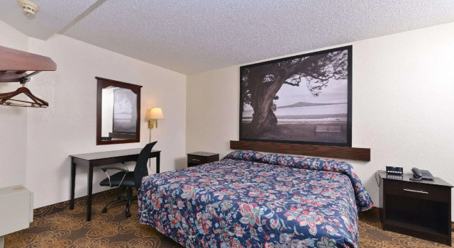 Двухместный номер Standard Days Inn by Wyndham Waukegan