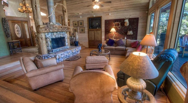 Heavenly Tree House at Lake Tahoe by RedAwning, Забронировать Отель Саут-Лейк-Тахо South Lake Tahoe Area, рядом с Чемпионат мира
