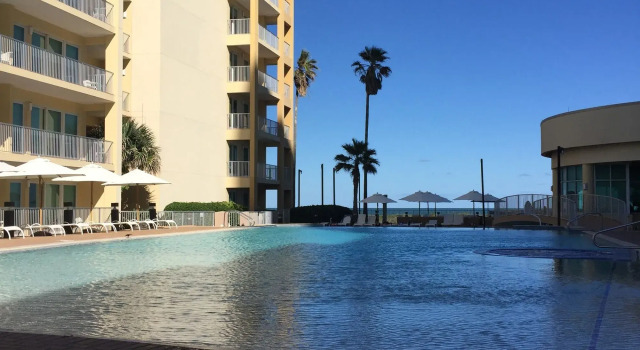 Peninsula Island Resort & Spa - Beachfront Property at South Padre Island, Забронировать Курортный отель Саут-Падре-Айленд Rio Grande Valley, рядом с Аквапарк Schlitterbahn Beach