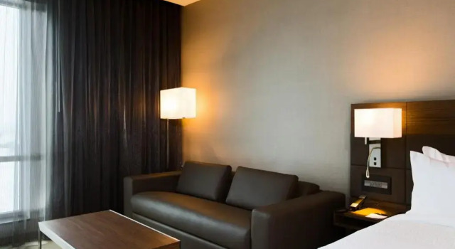 Номер Standard AC Hotel by Marriott Cincinnati at Liberty Center