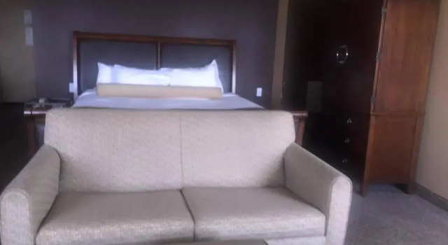 Люкс Microtel Inn & Suites by Wyndham Quincy Downtown - River Area
