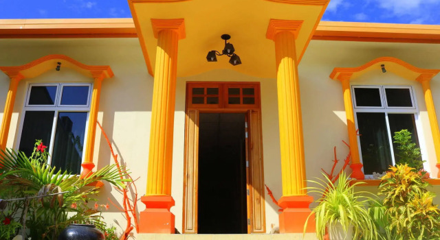 Ras Beach Inn