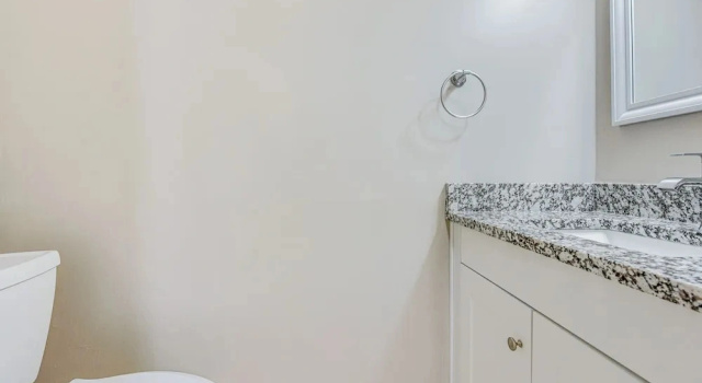 Апартаменты 1/4 Mi to Ocean: Beach Pebble Townhome w/ Patio