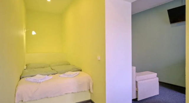 Liberty Island Hotel, Забронировать Отель Отели Санкт-Петербурга с парковкой, рядом с Станция метро «Сенная Площадь», Парковка