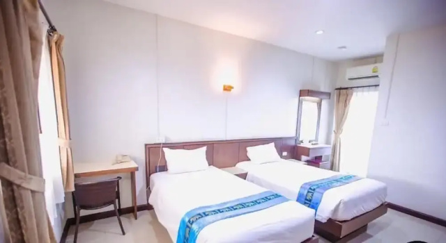 Двухместный номер Standard с балконом Bander Hotel