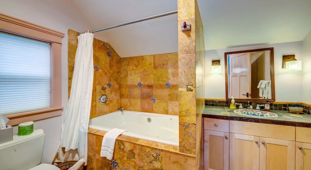 Люкс Luxury с балконом и с видом на сад Carlisle Garden Suites