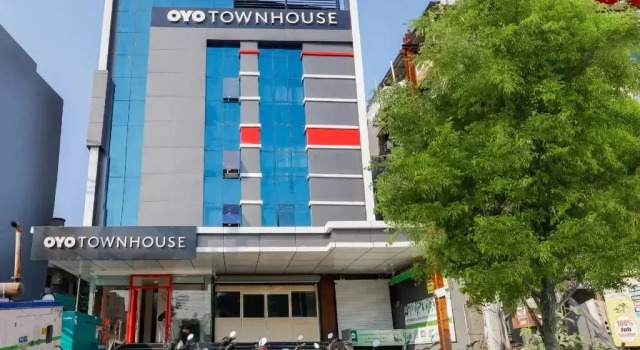 325 South Tukoganj by Oyo Rooms