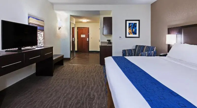 Двухместный номер Standard Holiday Inn Express & Suites Glenpool