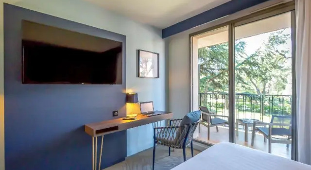 Двухместный номер Standard с красивым видом из окна Mercure Marseille Centre Bompard La Corniche