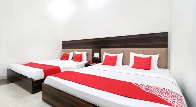 Люкс OYO 16379 Hotel LivInn Hub