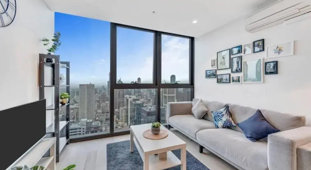 Melboune City EQ tower 1 Bedroom Apartment with skyline view by KozyGuru