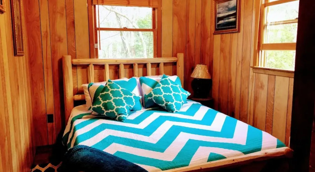 Bear With Us - Two Bedroom Cabin