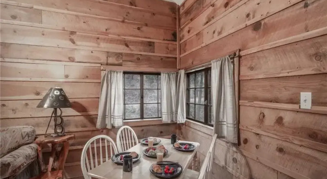 Bear Bones, 2 Bedrooms, Front Porch, Midtown, Sleeps 4, Varaa Hotelli Ruidoso New Mexico