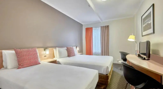 Standard Triple room ibis Perth