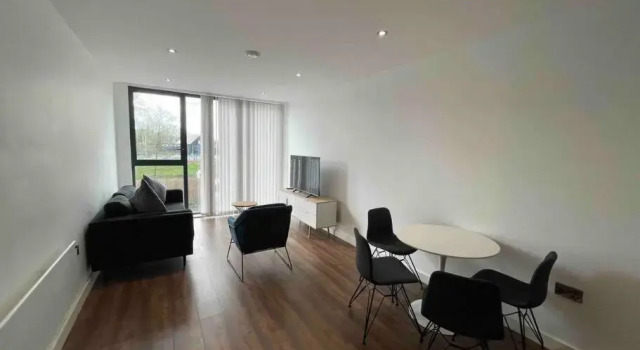 Апартаменты Luxury 2-Bed Apt with free parking on premises