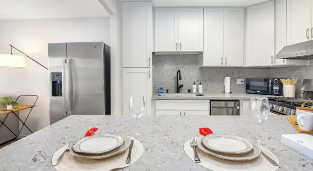 Апартаменты 2BR/2BA Condos in Kuhio at Waikiki with Parking!